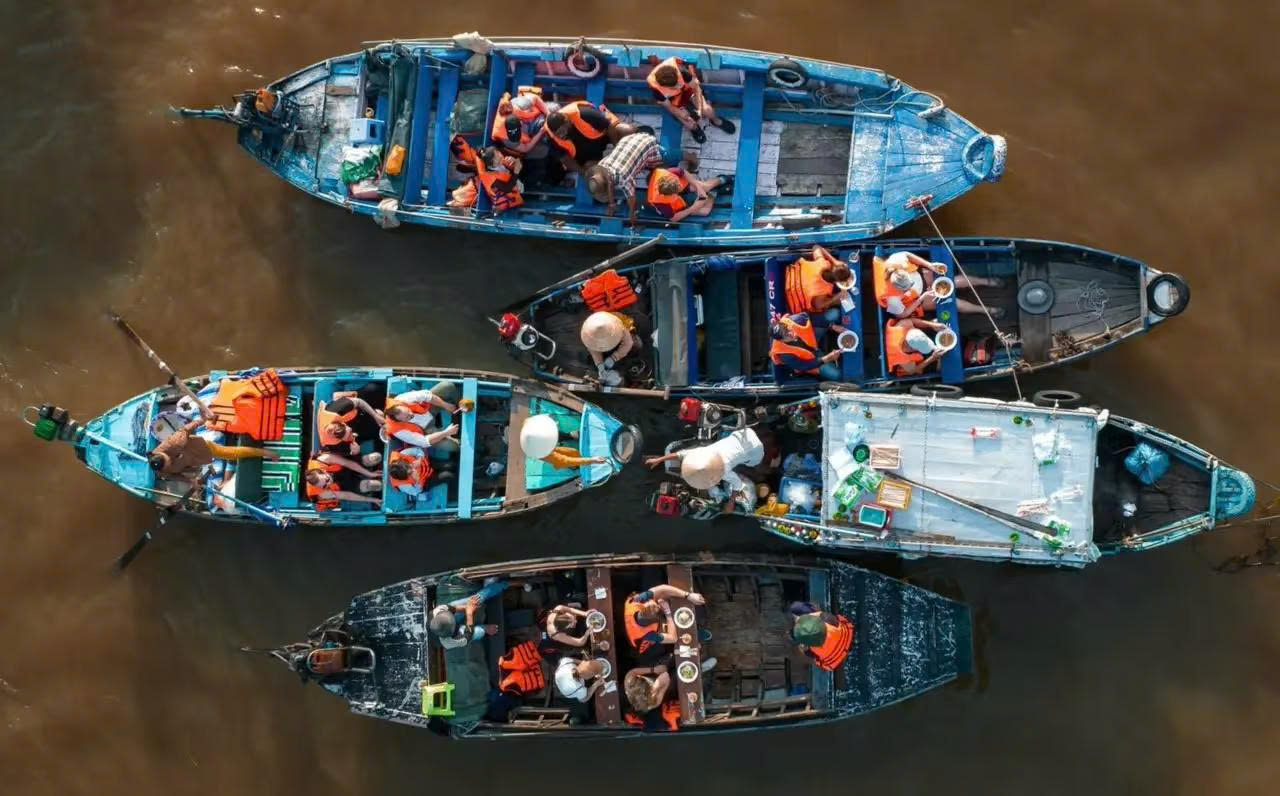 Floating market